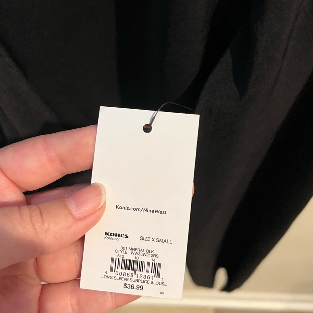 🛑 SALE 🌻 NineWest black wrap blouse - NWT - Picture 3 of 9